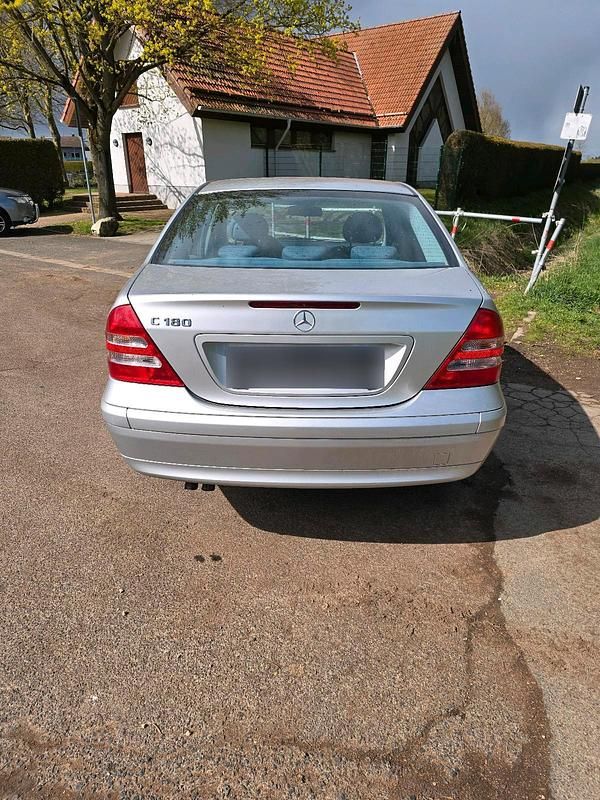 Second-hand Mercedes C180 143 CP (105 kW) 2002 Argintiu Berlinǎ
