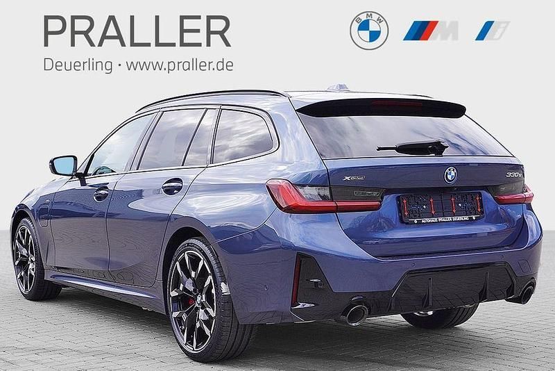 Gebraucht BMW 330e Performance 292 PS (214 kW) 2025 Arctic race blue Kombi
