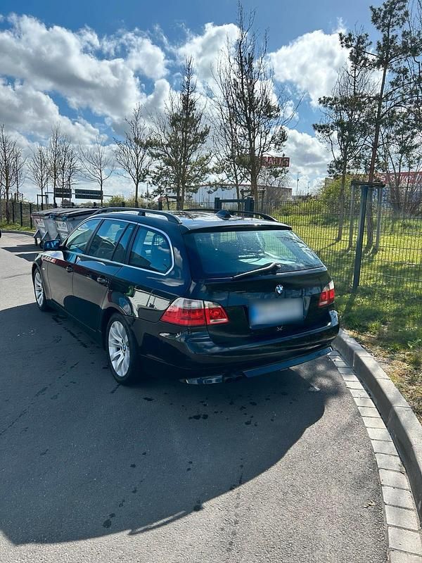 Gebraucht BMW 523 177 PS (130 kW) 2006 Schwarz Kombi