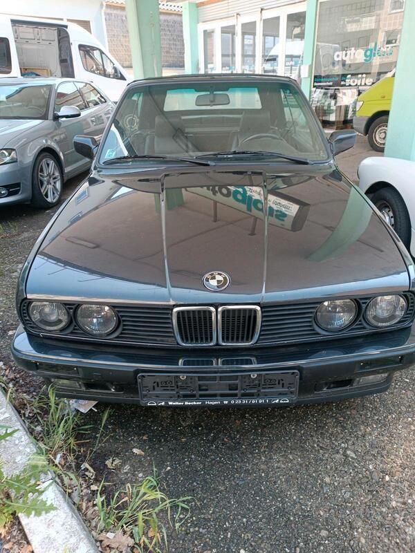 Schwarz Gebraucht 1990 BMW 318 Cabriolet Cabrio | 9.800 € - Bild 1/4