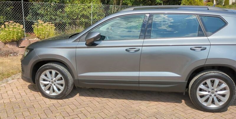 Grau Gebraucht 2023 Seat Ateca Style SUV | 22.900 € (Superpreis) - Bild 1/3