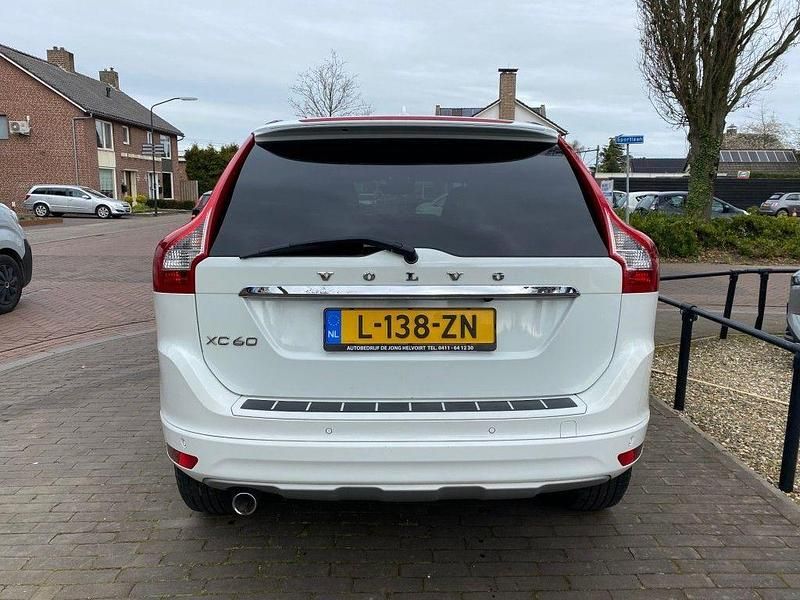 Gebraucht Volvo XC60 Summum 150 PS (110 kW) 2015 Weiß SUV