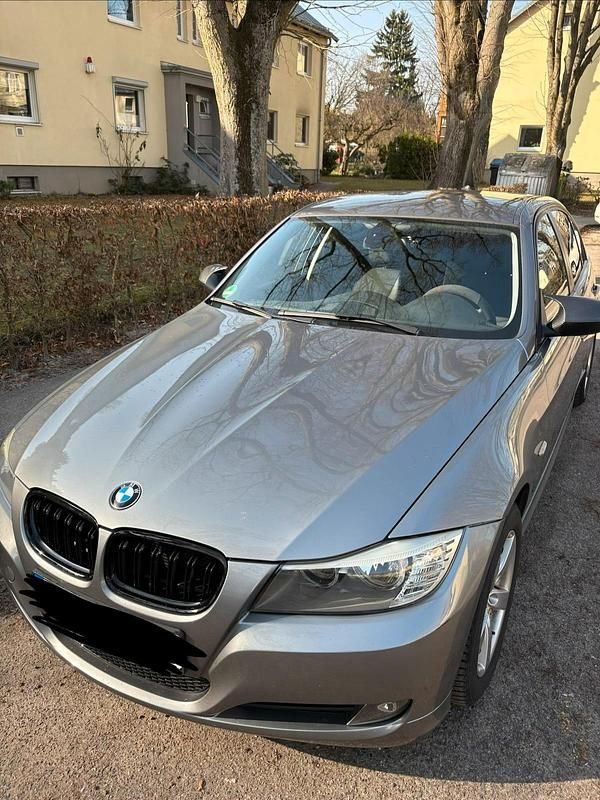 Gebraucht BMW 318 143 PS (105 kW) 2010 Silber Limousine