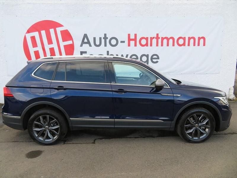 Gebraucht VW Tiguan Allspace Move 200 PS (147 kW) 2023 Atlatic blue (metallic) SUV
