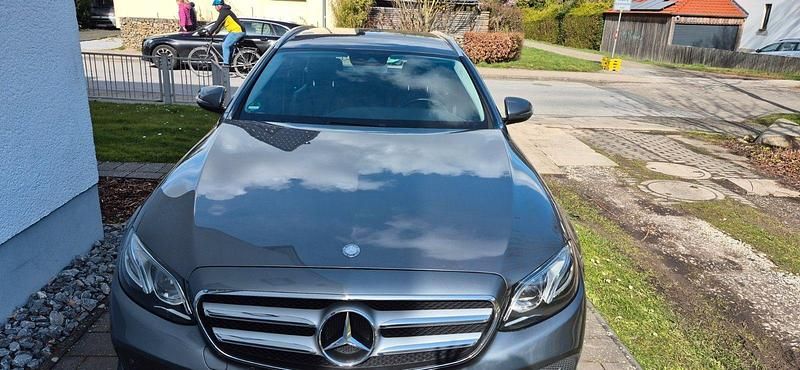Gebraucht Mercedes E220 Avantgarde 194 PS (142 kW) 2017 Grau Kombi