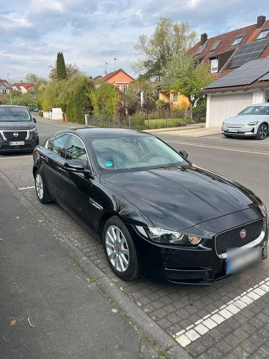 Gebraucht Jaguar XE Pure 179 PS (131 kW) 2017 Schwarz Limousine