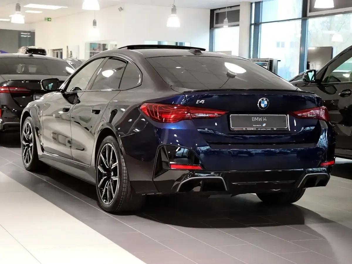 Gebraucht BMW i4 Comfort Edition 294 kW (401 PS) 2026 Bmw individual tansanitblau c Limousine
