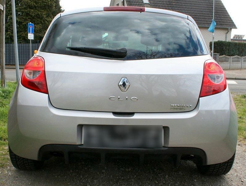 Gebraucht Renault Clio II 197 PS (144 kW) 2006 Silber Kleinwagen