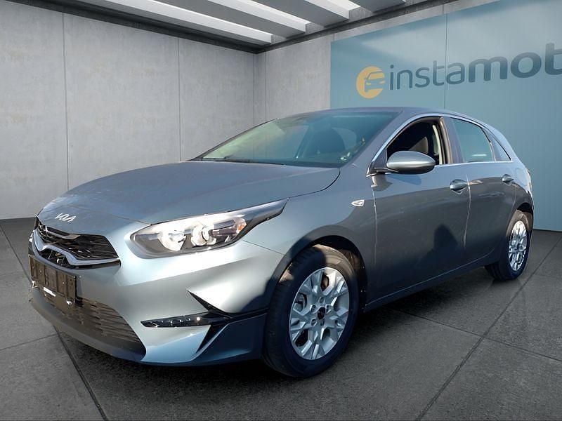 Grau Gebraucht 2025 Kia Ceed Vision Kleinwagen | 25.299 € (Fairer Preis) - Bild 1/4