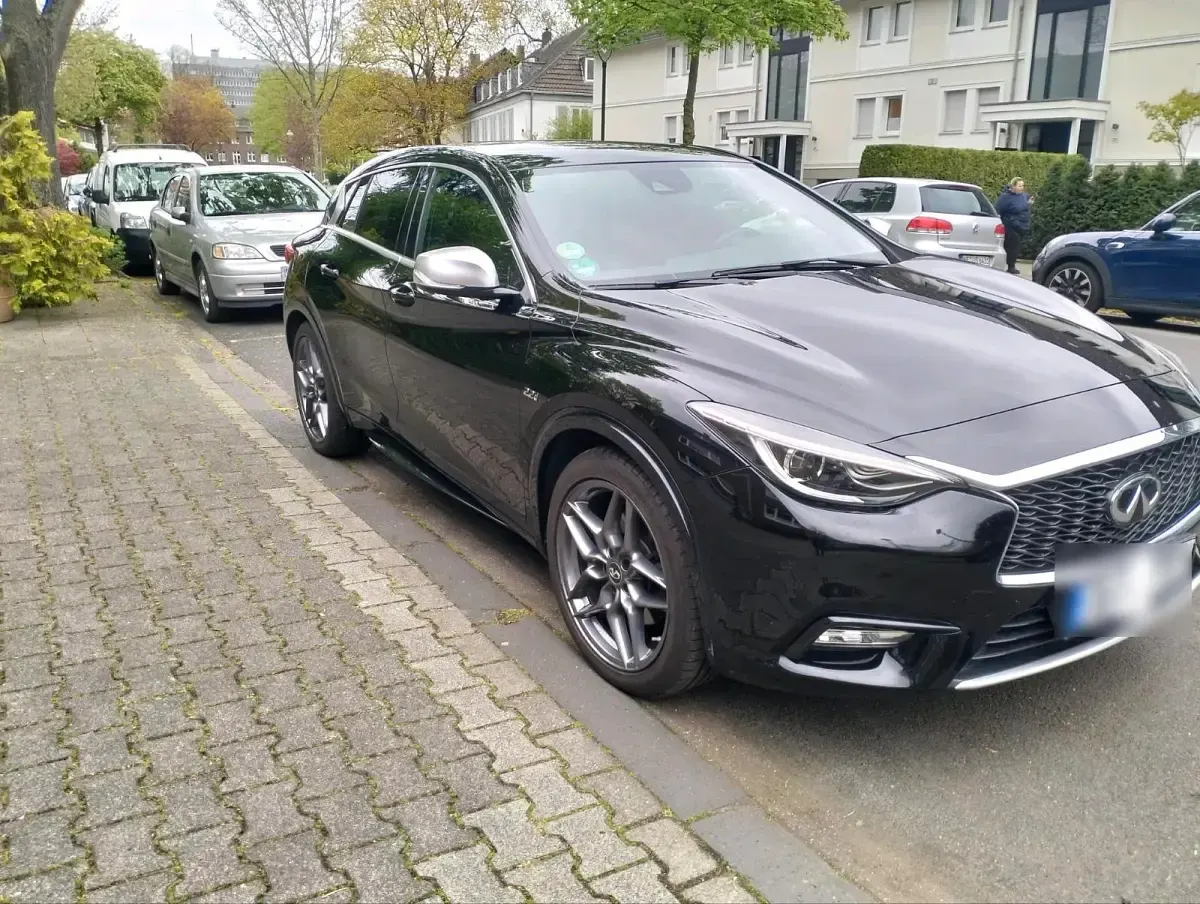 Gebraucht Infiniti Q30 170 PS (125 kW) 2016 Schwarz Kleinwagen