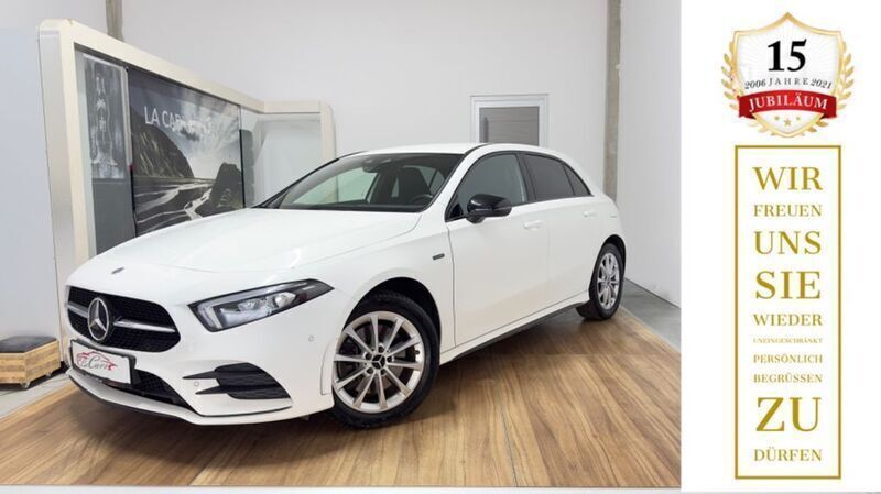 Weiß Gebraucht 2021 Mercedes A250 AMG line Limousine | 22.100 € (Superpreis) - Bild 1/4