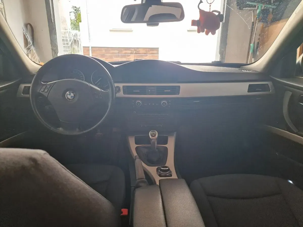 Gebraucht BMW 320 177 PS (130 kW) 2009 Grau Kombi