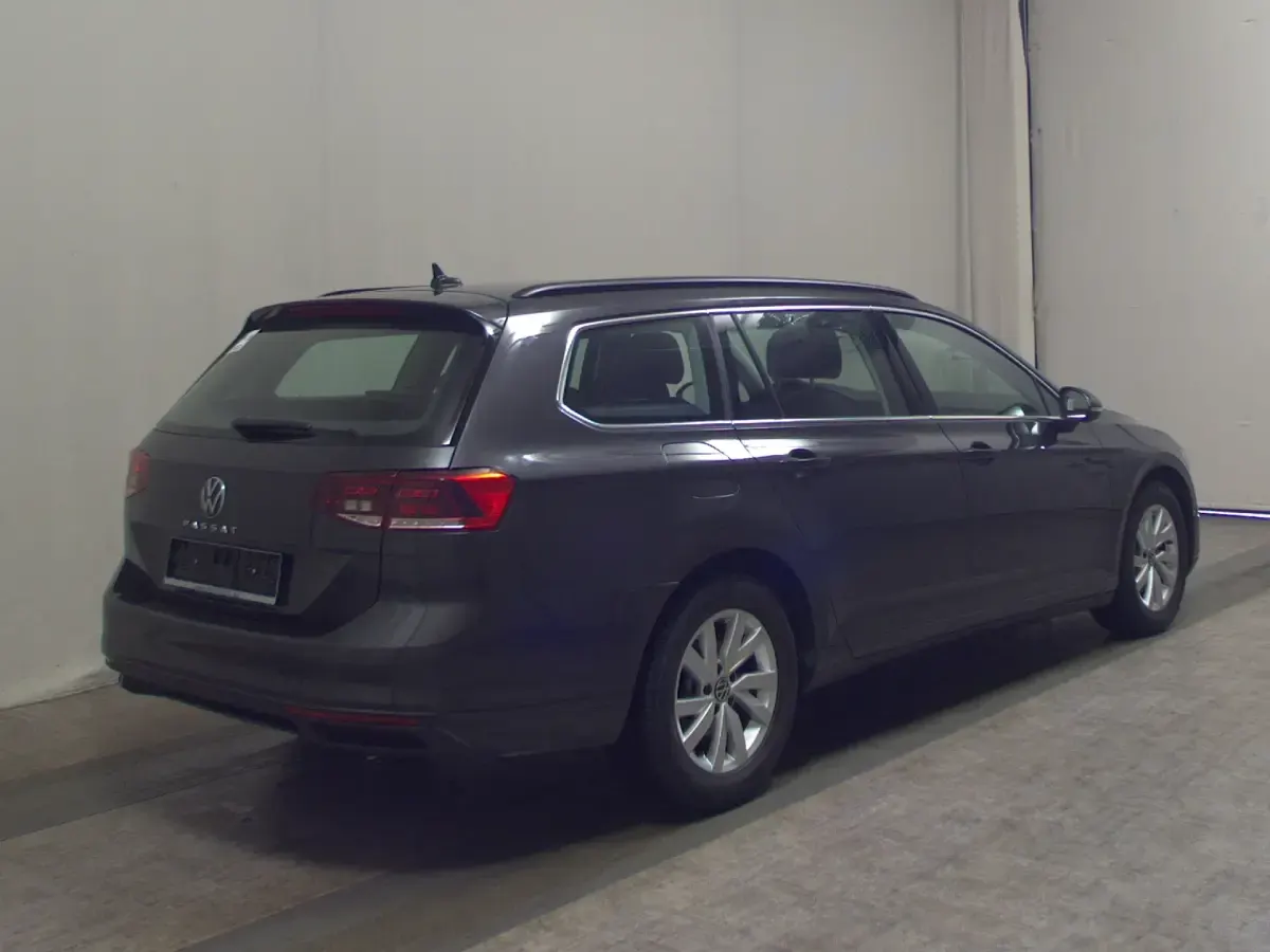 Gebraucht VW Passat Business 150 PS (110 kW) 2022 Grau Kombi