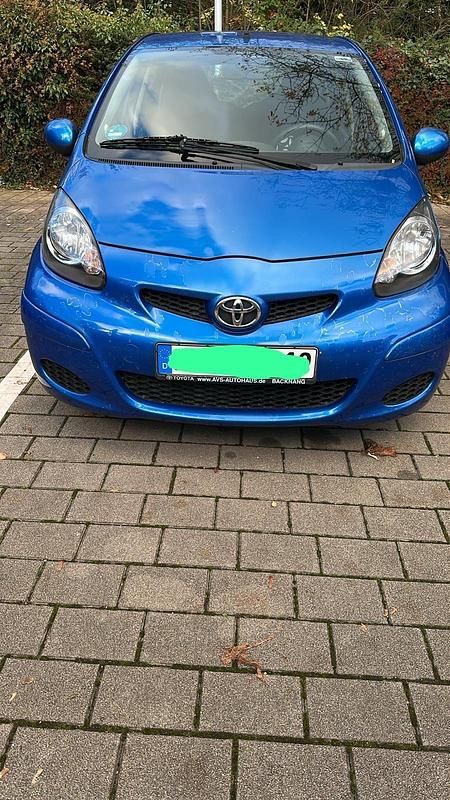 Blau Gebraucht 2009 Toyota Yaris Kleinwagen | 2.200 € (Guter Preis) - Bild 1/4