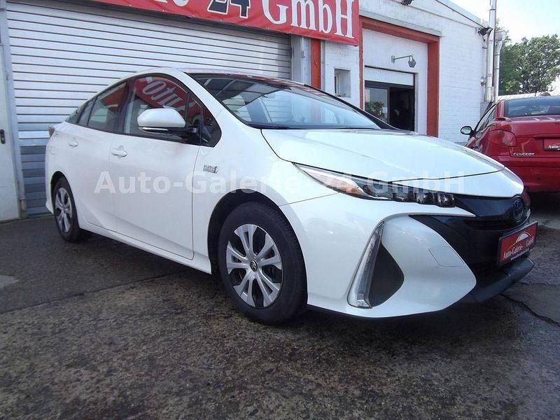 Gebraucht Toyota Prius 122 PS (89 kW) 2020 Weiß Kleinwagen