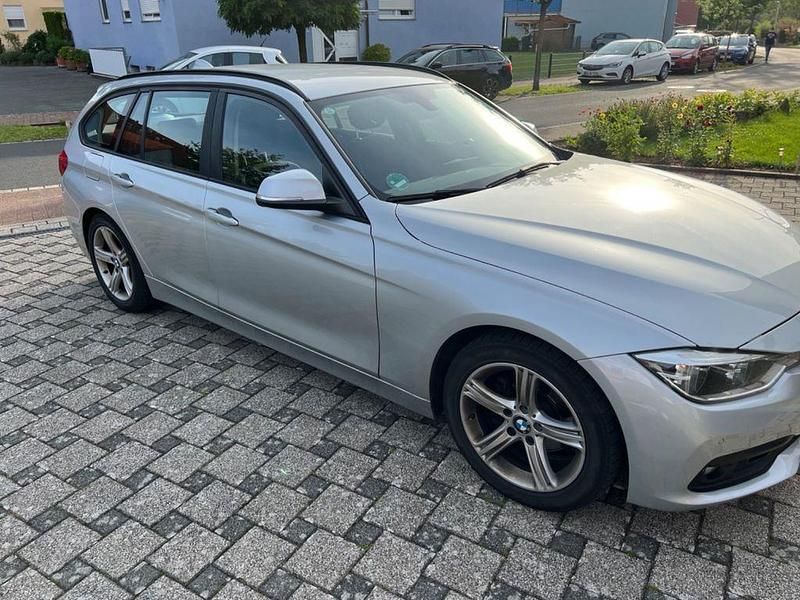 Gebraucht BMW 320 Advantage 163 PS (119 kW) 2017 Silber Kombi