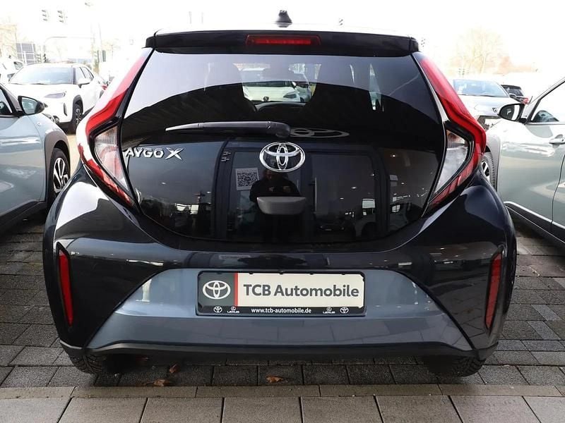 Gebraucht Toyota Aygo X Basis 72 PS (52 kW) 2024 Celestite grey metallic / night sky black SUV
