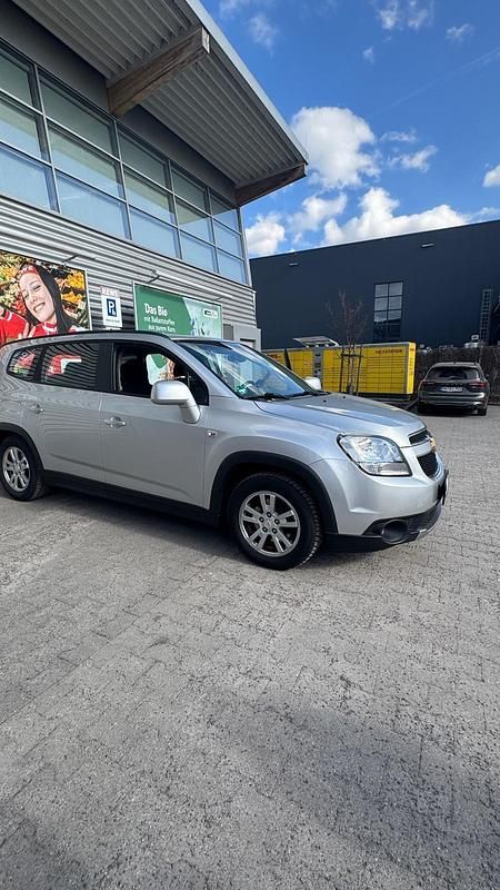 Gebraucht Chevrolet Orlando 141 PS (103 kW) 2011 Silber Van / Kleinbus