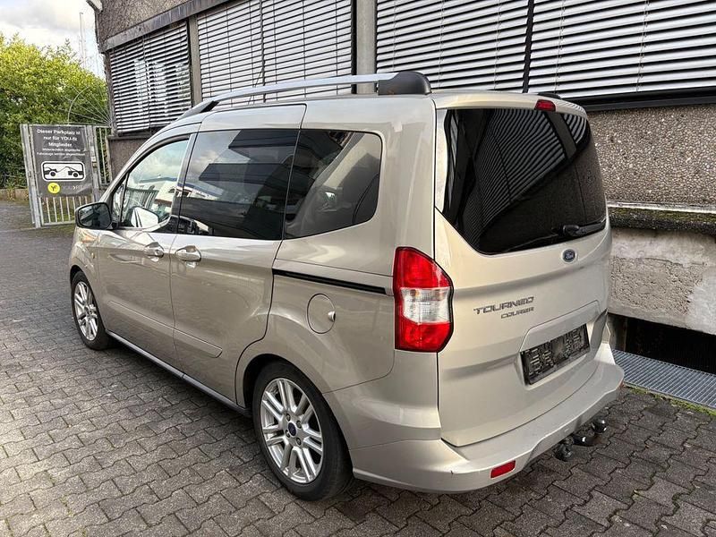 Gebraucht Ford Tourneo Courier 95 PS (69 kW) 2015 Van / Kleinbus