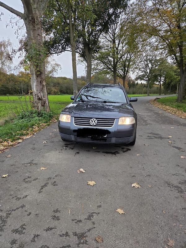 Grau Gebraucht 2001 VW Passat Kombi | 999 € (Fairer Preis) - Bild 1/4