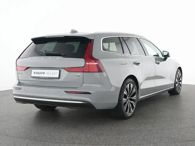 Gebraucht Volvo V60 Plus 335 PS (246 kW) 2024 Grau Kombi