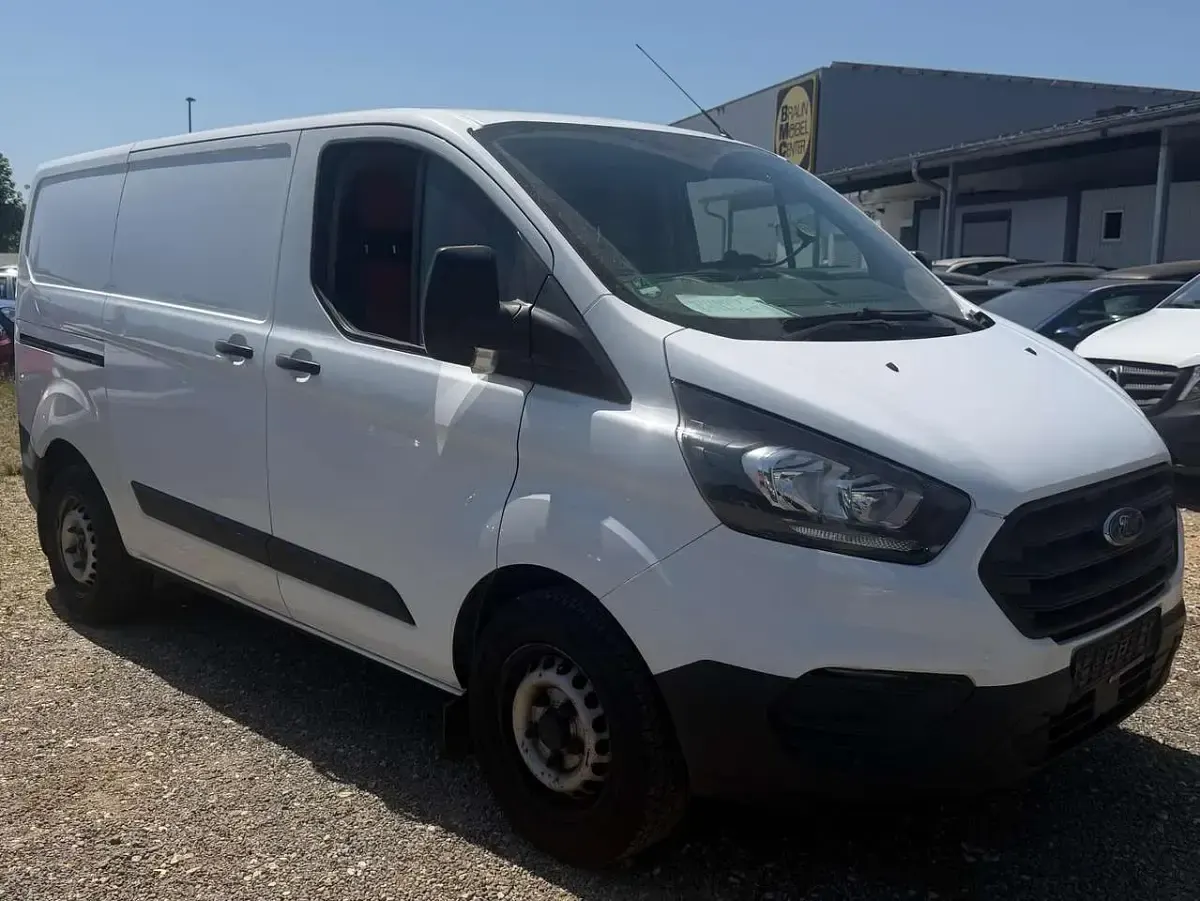 Gebraucht Ford Transit Custom 105 PS (77 kW) 2018 Frostweiß Van / Kleinbus