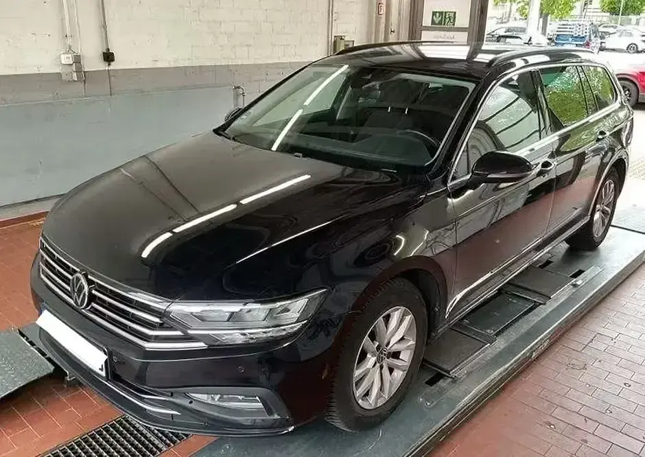Gebraucht VW Passat Business 150 PS (110 kW) 2022 Kombi