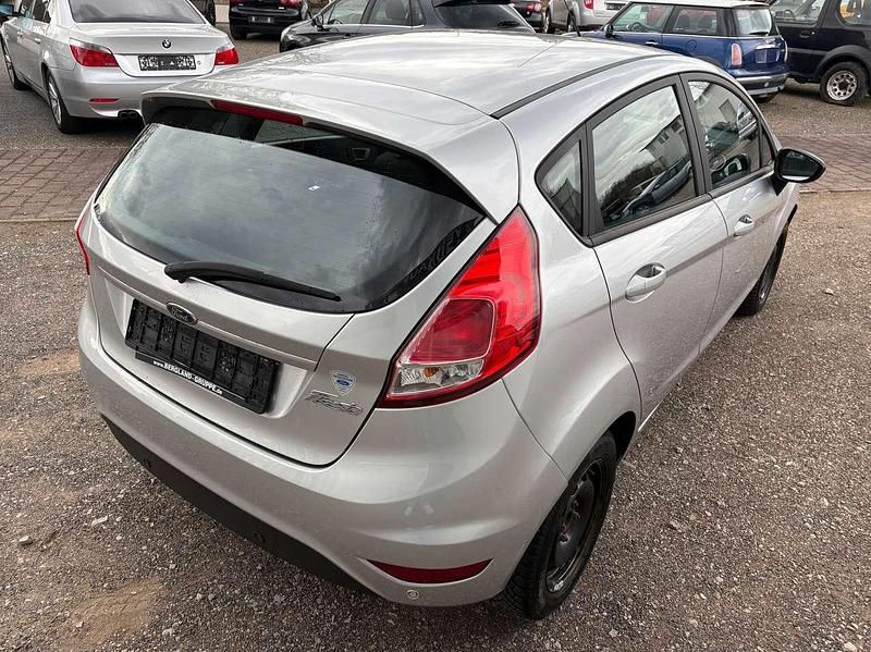 Gebraucht Ford Fiesta Trend 80 PS (58 kW) 2017 Polarsilber metallic Kleinwagen