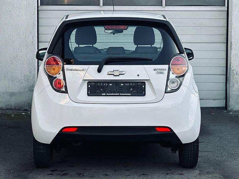 Gebraucht Chevrolet Spark 68 PS (50 kW) 2012 Weiß Kleinwagen