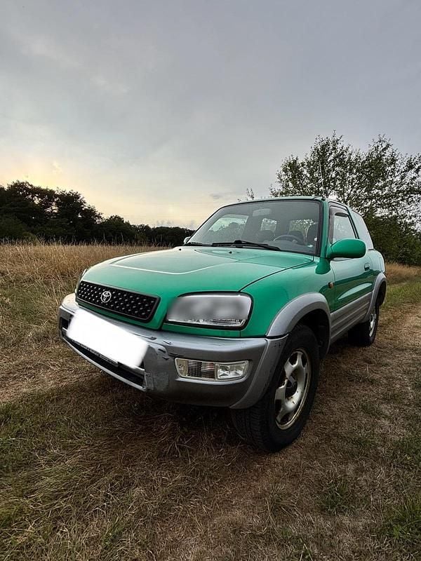 Grün Gebraucht 1998 Toyota RAV4 SUV | 3.800 € (Fairer Preis) - Bild 1/4