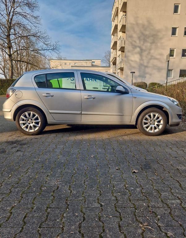 Gebraucht Opel Astra Edition 105 PS (77 kW) 2007 Grau Limousine