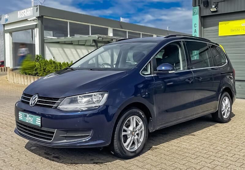 Blau metallic Gebraucht 2016 VW Sharan Comfortline Van / Kleinbus | 23.650 € (Etwas zu teuer) - Bild 1/1