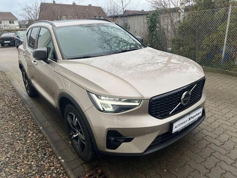 Gebraucht Volvo XC40 Plus 163 PS (119 kW) 2023 Bright dusk metallic (metallic) SUV