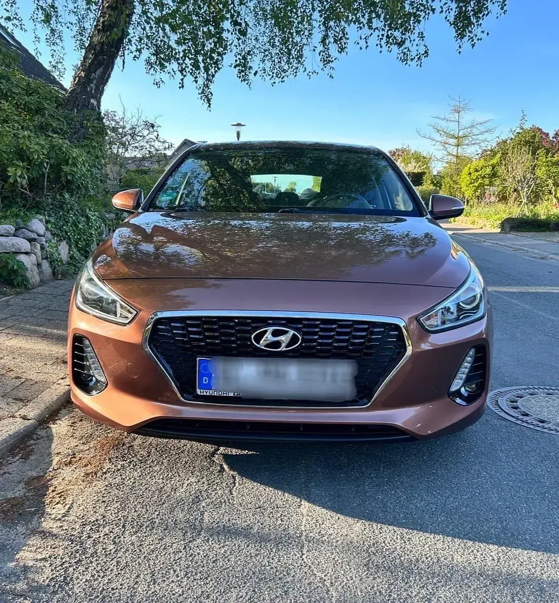 Gebraucht Hyundai i30 Select 120 PS (88 kW) 2018 Braun Limousine