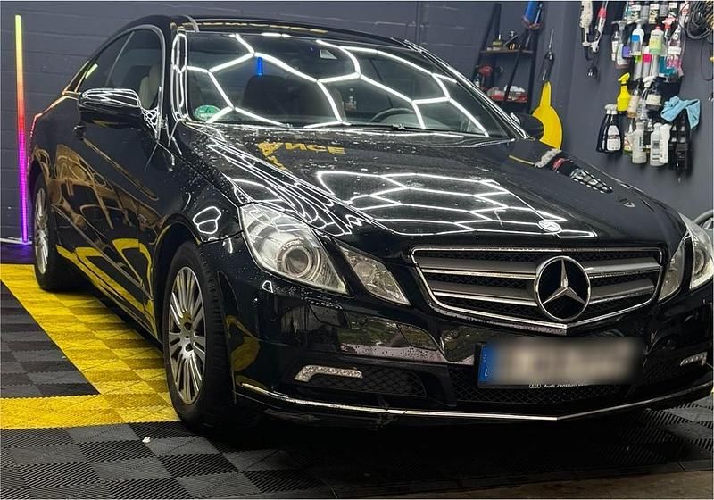 Schwarz Gebraucht 2010 Mercedes E350 Coupé | 7.850 € (Superpreis) - Bild 1/4