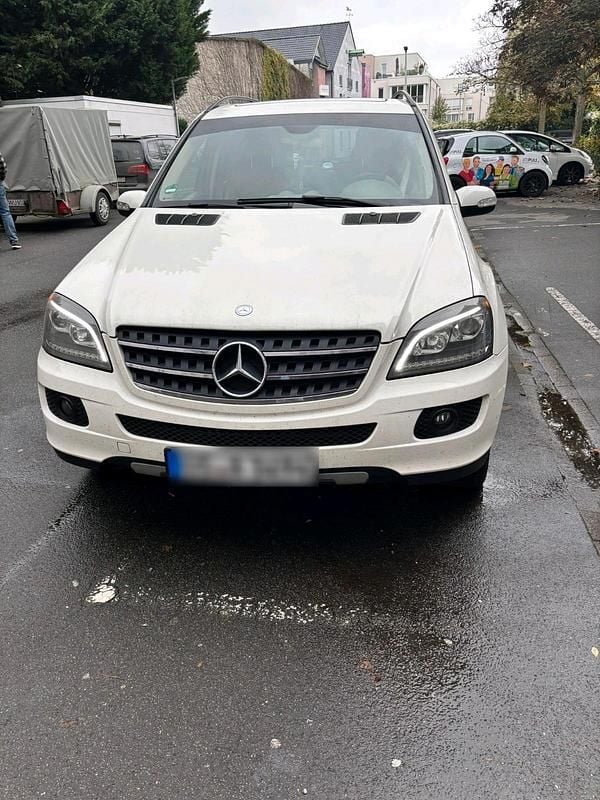 Weiß Gebraucht 2006 Mercedes ML350 SUV | 7.000 € (Guter Preis) - Bild 1/4