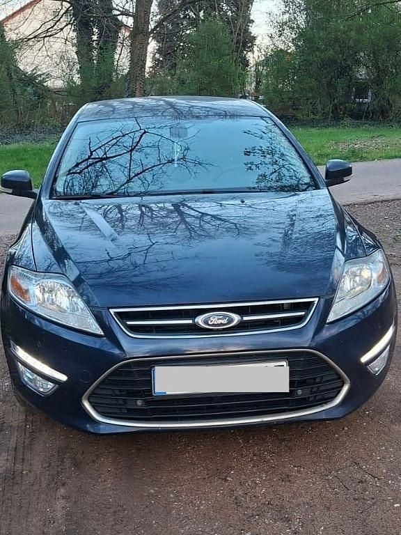 Gebraucht Ford Mondeo Titanium 163 PS (119 kW) 2013 Blau Limousine