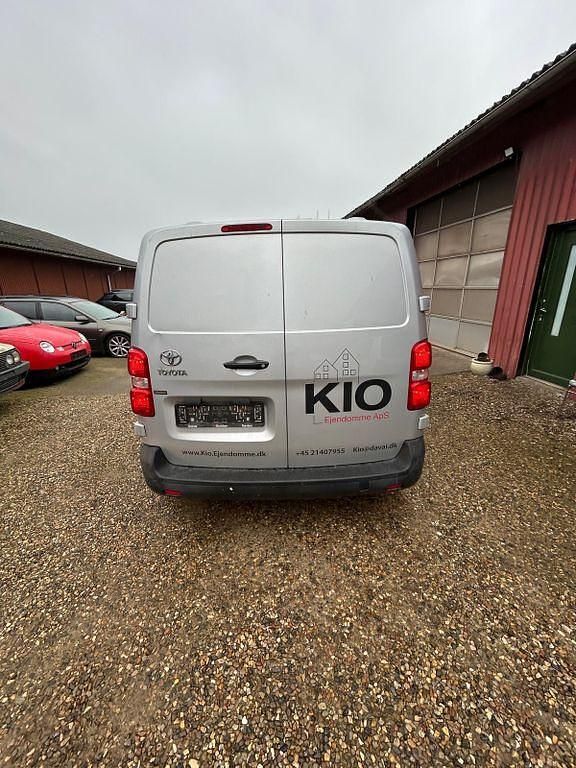 Gebraucht Toyota Proace 95 PS (69 kW) 2017 Silber Van / Kleinbus