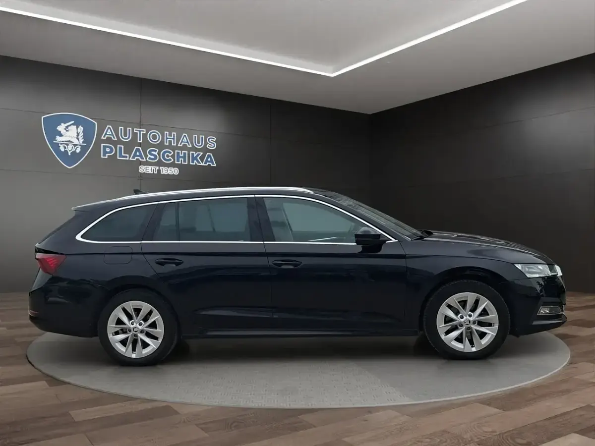Gebraucht Skoda Octavia Style 190 PS (139 kW) 2022 Schwarzmagic perleffekt Kombi