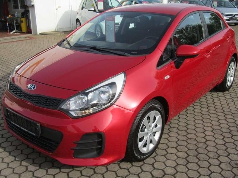 Rot Gebraucht 2017 Kia Rio Spirit Limousine | 9.999 € (Fairer Preis) - Bild 1/4