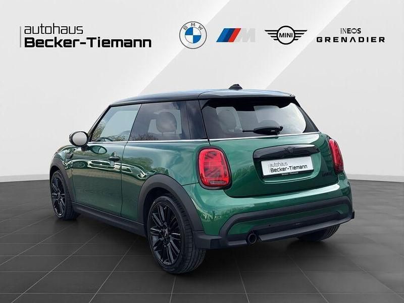 Gebraucht Mini Cooper 136 PS (100 kW) 2023 British racing green Kleinwagen