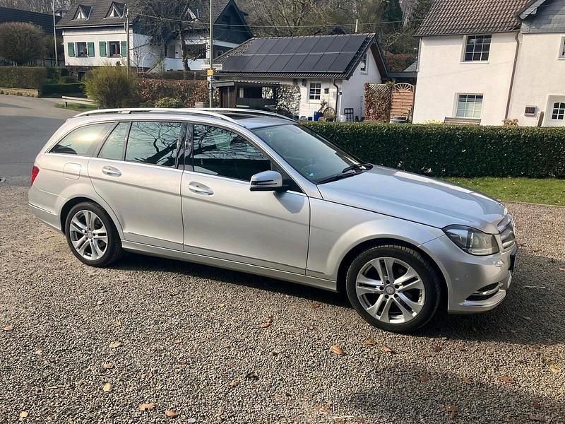 Gebraucht Mercedes C180 156 PS (114 kW) 2014 Schwarz Kombi