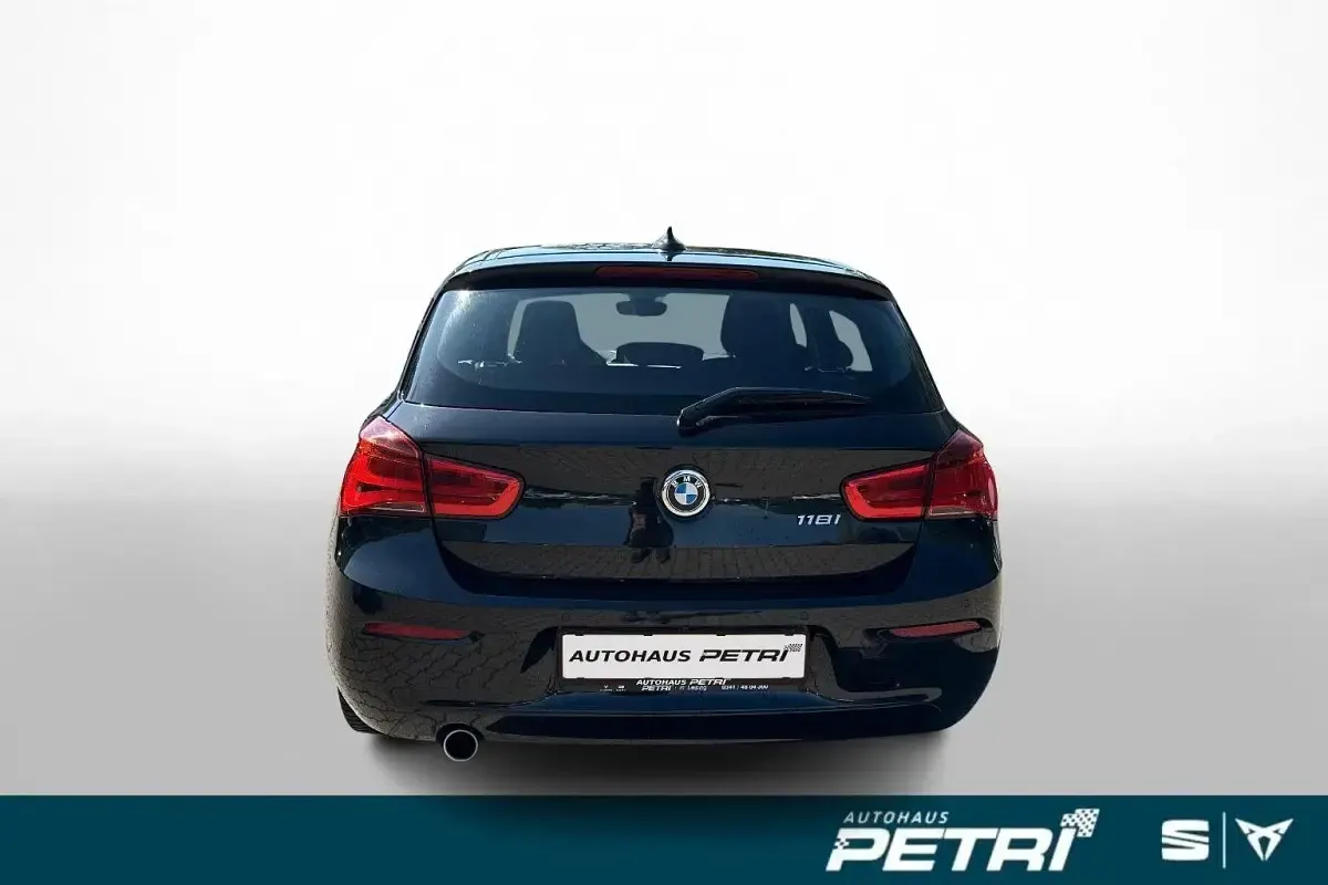 Gebraucht BMW 118 Advantage 136 PS (100 kW) 2019 Black sapphire metallic Kleinwagen