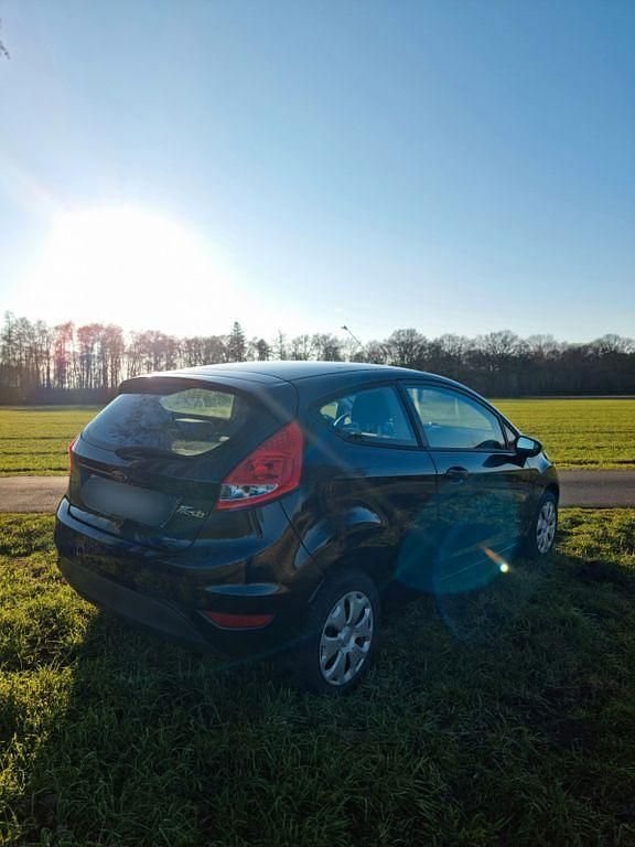 Gebraucht Ford Fiesta Trend 60 PS (44 kW) 2011 Schwarz Kleinwagen