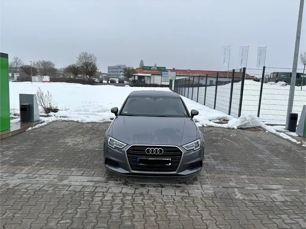 Gebraucht Audi A3 Design 150 PS (110 kW) 2018 Grau Limousine