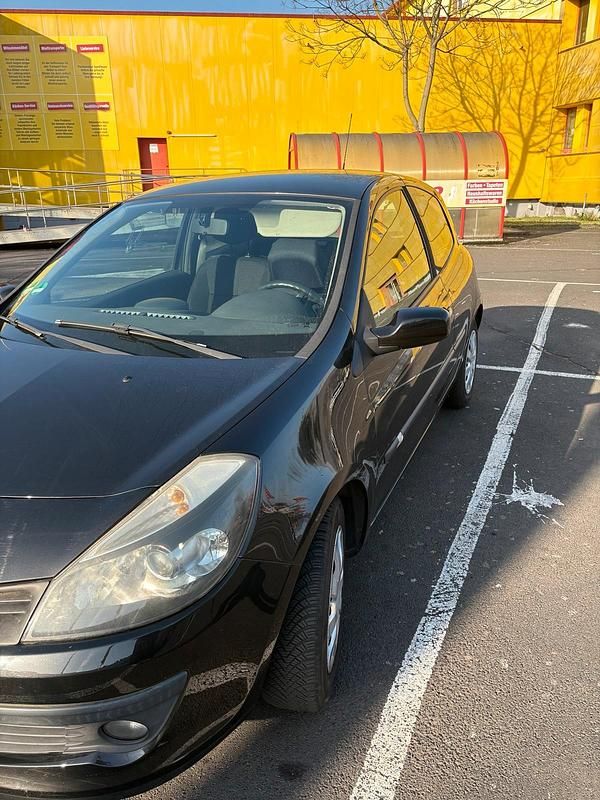 Gebraucht Renault Clio II 65 PS (47 kW) 2005 Schwarz Kleinwagen