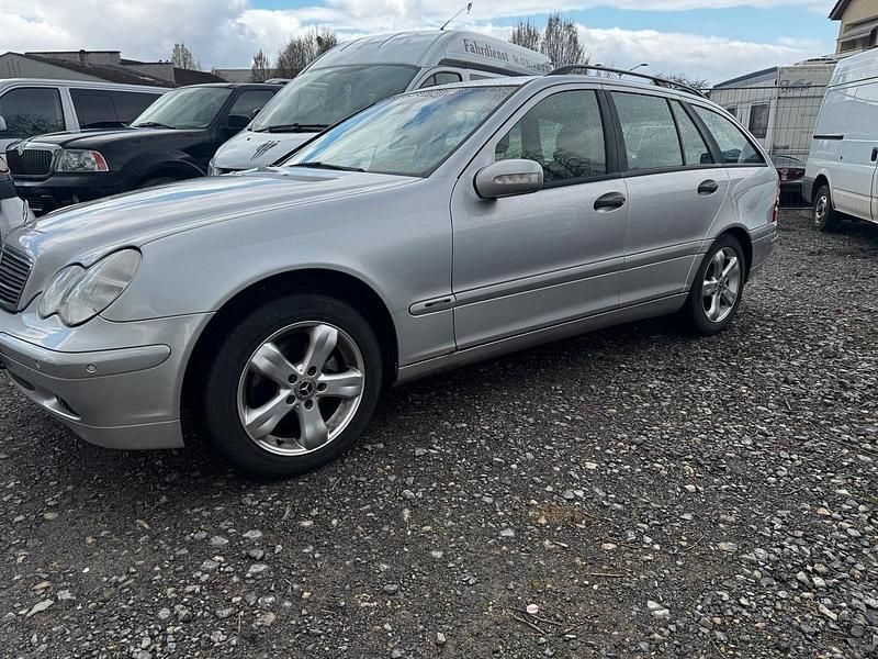 Gebraucht Mercedes C180 140 PS (102 kW) 2004 Silber Kombi