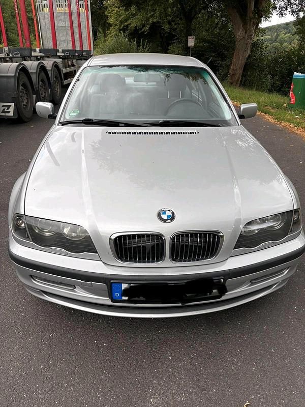 Silber Gebraucht 1999 BMW 323 Limousine | 3.550 € (Fairer Preis) - Bild 1/4