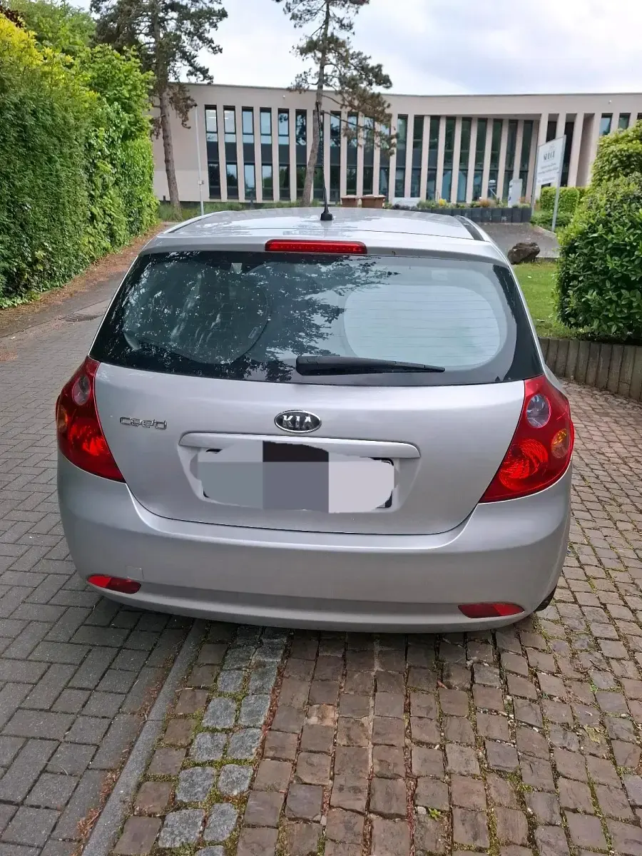 Gebraucht Kia Ceed 125 PS (91 kW) 2007 Silber Kleinwagen