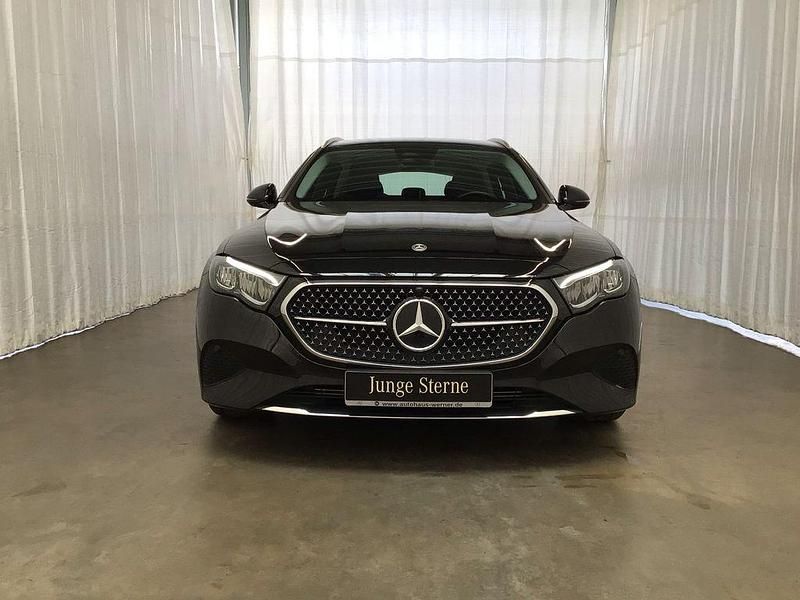 Gebraucht Mercedes E200 Advanced 204 PS (150 kW) 2023 Schwarz Kombi